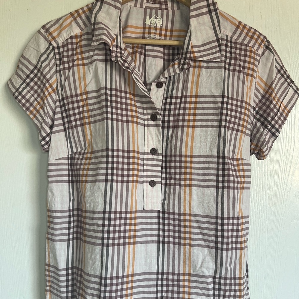 REI Women’s 1/2 button collared pullover shirt, size Large.